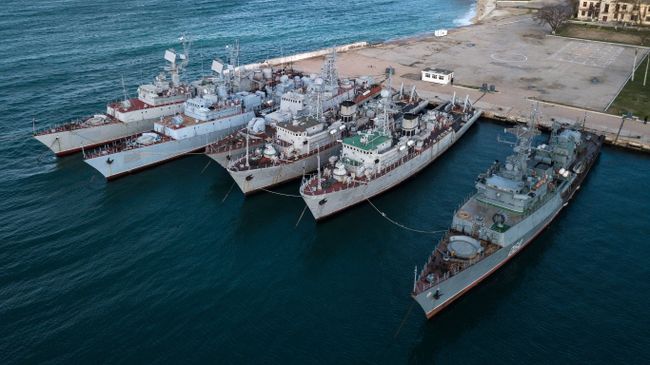 Корабли, которые ранее входили в состав военно-морских сил Украины, в бухте Севастополя. 13 января 2017