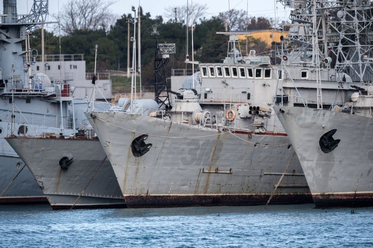 Корабли, которые ранее входили в состав военно-морских сил Украины, в бухте Севастополя. 13 января 2017