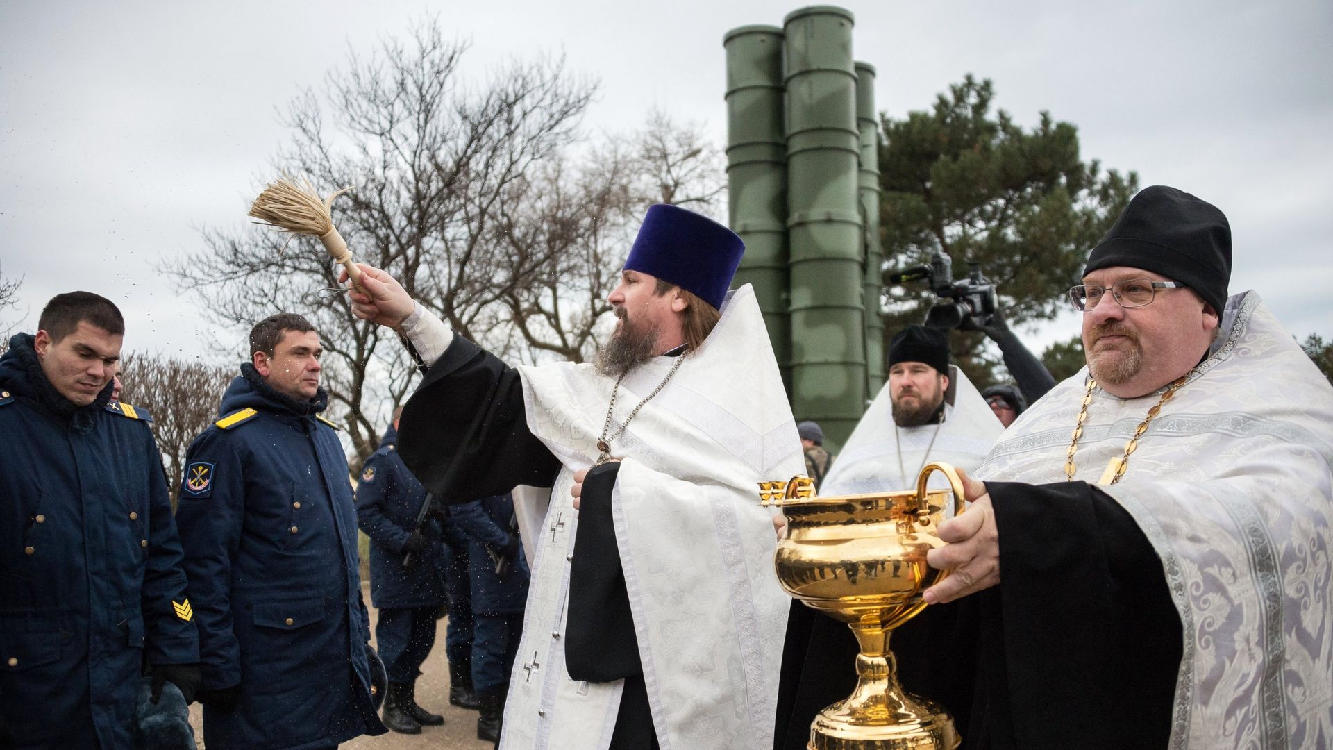Священники на торжественной церемонии, посвященной началу боевой вахты комплекса ПВО С-400 Триумф в Севастополе Священники на торжественной церемонии, посвященной началу боевой вахты комплекса ПВО С-400 Триумф в Севастополе - РИА Новости, 1920, 26.01.2023