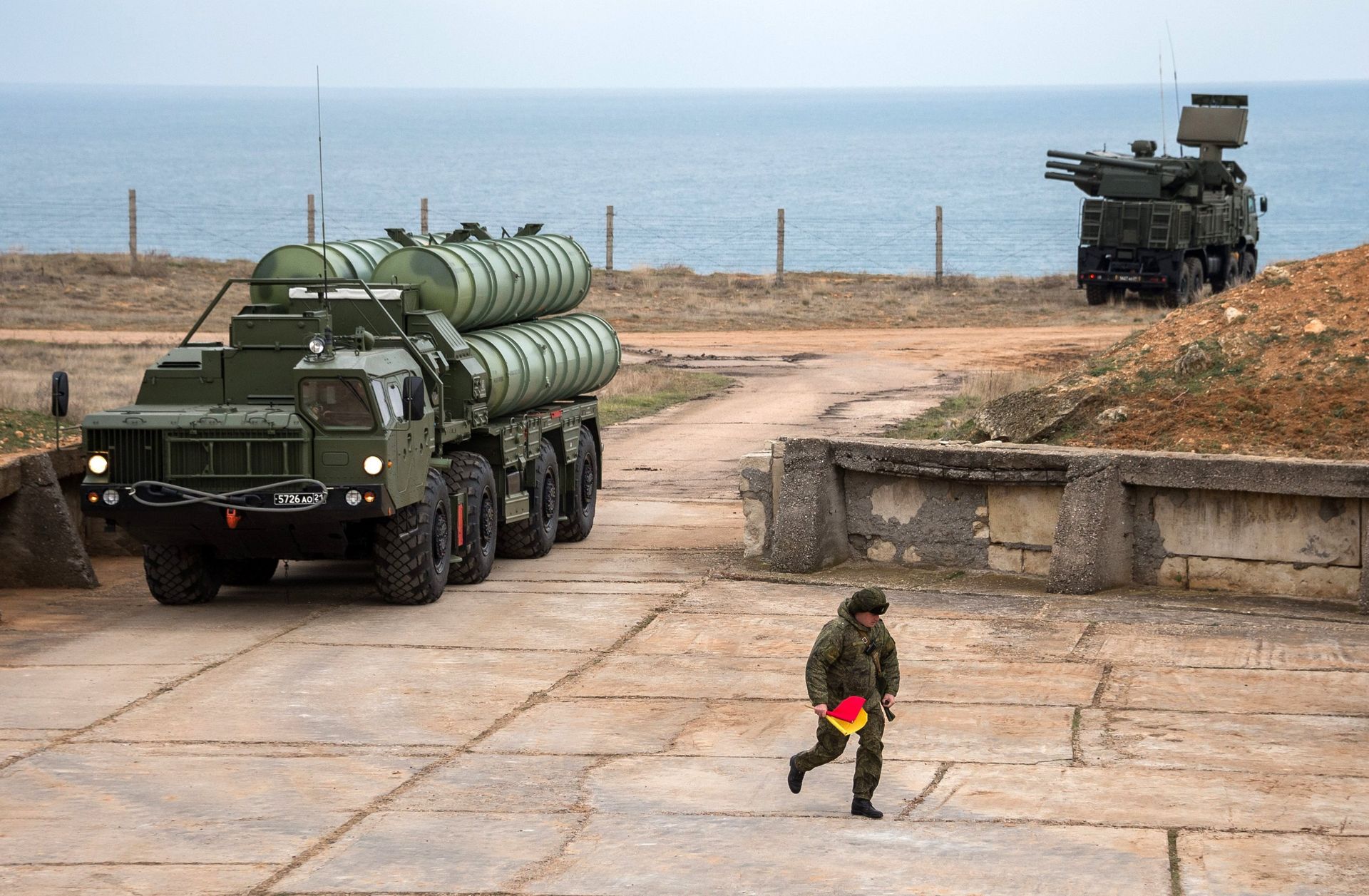 Комплекс ПВО С-400 Триумф заступает на охрану российских воздушных границ в Севастополе. 13 января 2018 Комплекс ПВО С-400 Триумф заступает на охрану российских воздушных границ в Севастополе. 13 января 2018 - РИА Новости, 1920, 28.06.2024