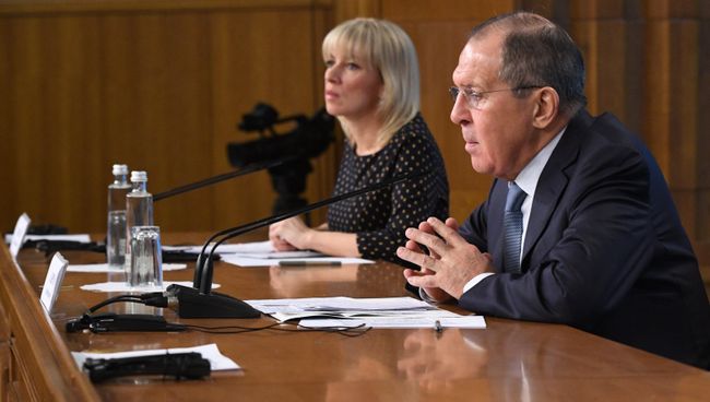 Глава МИД РФ Сергей Лавров и официальный представитель МИД  РФ Мария Захарова на пресс-конференции по итогам деятельности российской дипломатии в 2017 году. 15 января 2018