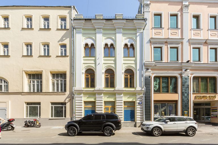 Палаты и модерн: какие исторические дома можно купить в Москве