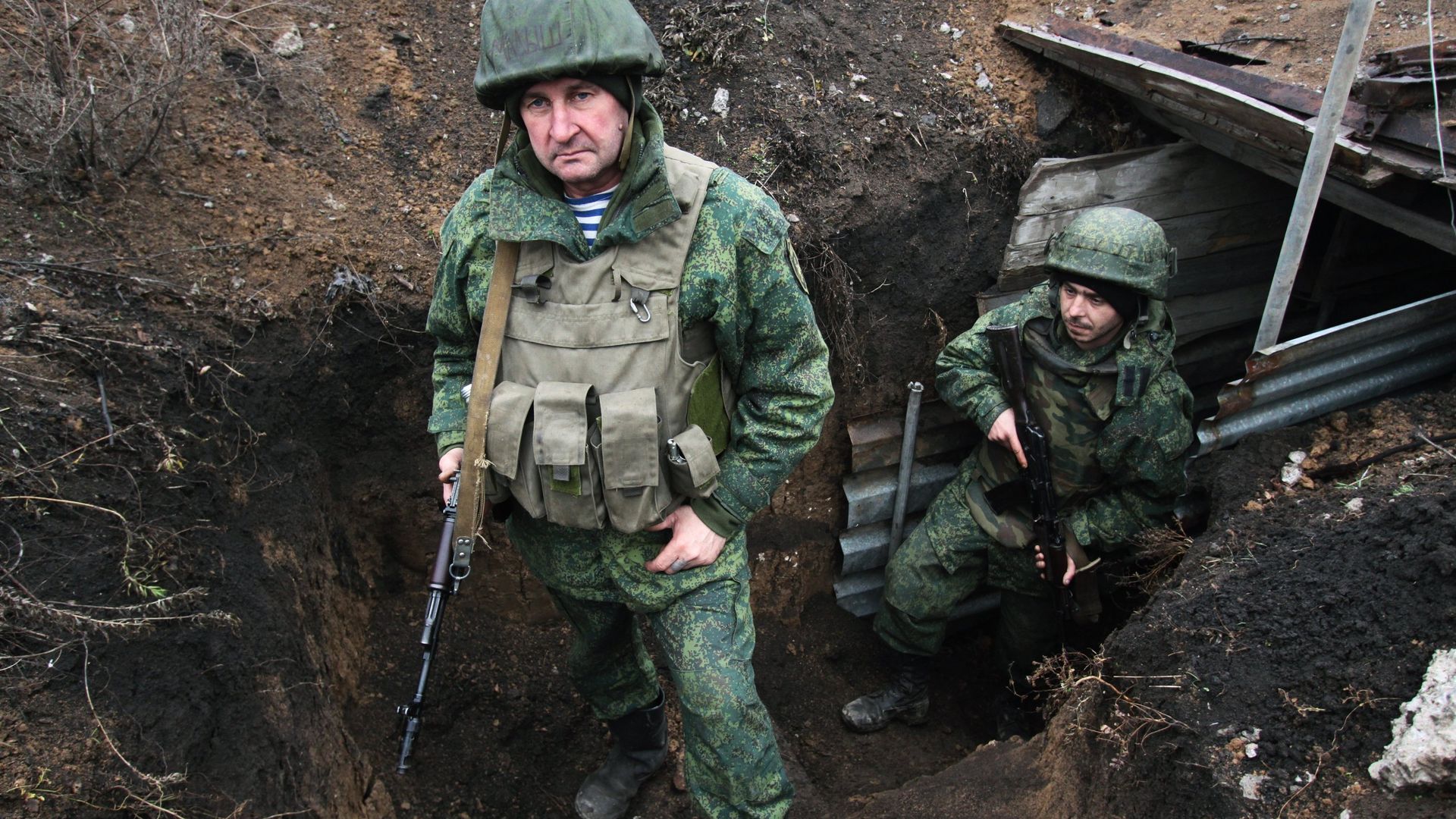 Военнослужащие армии ДНР на позиции у линии соприкосновения с украинскими силовиками у поселка Спартак Военнослужащие армии ДНР на позиции у линии соприкосновения с украинскими силовиками у поселка Спартак - РИА Новости, 1920, 12.12.2020