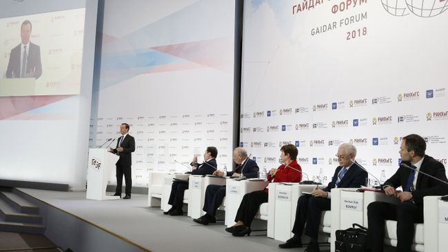 Дмитрий Медведев выступает на пленарной дискуссии Гайдаровского форума – Международной научно-практической конференции Россия и мир: цели и ценности. 16 января 2018 Дмитрий Медведев выступает на пленарной дискуссии Гайдаровского форума – Международной научно-практической конференции Россия и мир: цели и ценности. 16 января 2018