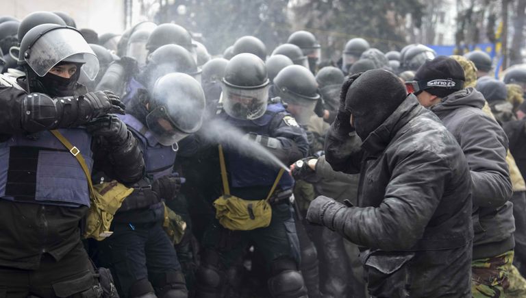 Cтолкновение между митингующими и полицией у здания Верховной рады Украины, Киев. 16 января 2018 Cтолкновение между митингующими и полицией у здания Верховной рады Украины, Киев. 16 января 2018