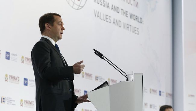 Премьер-министр РФ Дмитрий Медведев выступает на пленарной дискуссии Гайдаровского форума. 16 января 2018 Премьер-министр РФ Дмитрий Медведев выступает на пленарной дискуссии Гайдаровского форума. 16 января 2018