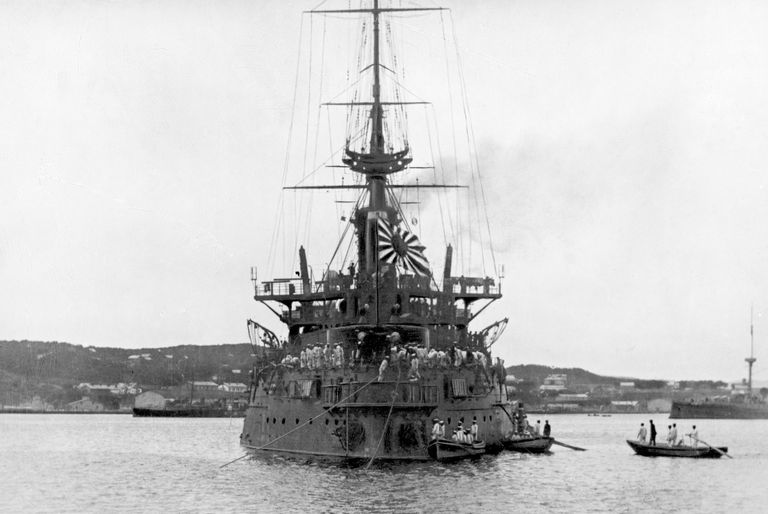 Японский броненосец в порту Владивостока, 1918 год