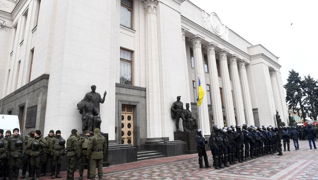 Полицейские у здания Верховной рады Украины Полицейские у здания Верховной рады Украины