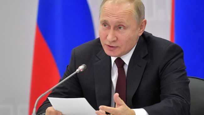 Президент РФ Владимир Путин на встрече с участниками форума малых городов и исторических поселений. 17 января 2018 Президент РФ Владимир Путин на встрече с участниками форума малых городов и исторических поселений. 17 января 2018