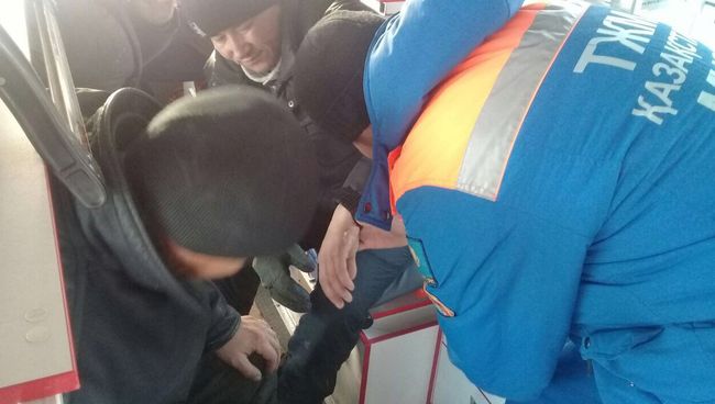 Оказание помощи пассажиру, пострадавшему при возгорании автобуса на трассе Самара - Шымкент в Актюбинской области в Казахстане Оказание помощи пассажиру, пострадавшему при возгорании автобуса на трассе Самара - Шымкент в Актюбинской области в Казахстане
