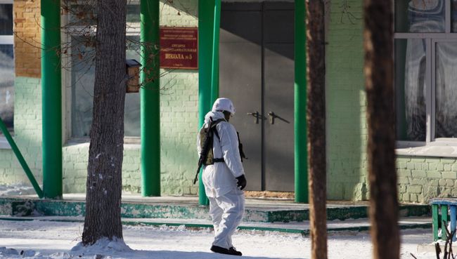 Здание школы №5 в микрорайоне Сосновый бор города Улан-Удэ, где произошло нападение