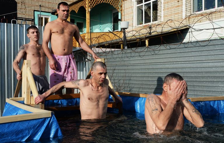Крещенские купания в исправительной колонии №41 в Уссурийске Приморского края