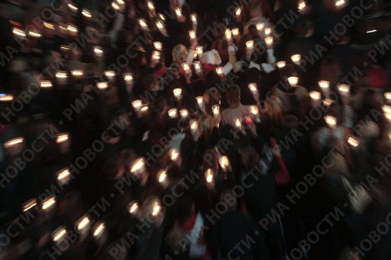 Молодежь Москвы зажгла свечи в память о погибших в Южной Осетии Молодежь Москвы зажгла свечи в память о погибших в Южной Осетии