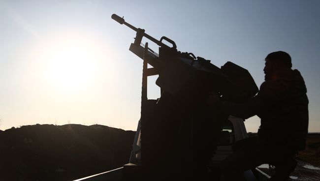 Турецкие боевики из Свободной сирийской армии занимают позицию в районе Тал Малид, к северу от Алеппо. 20 января 2018 Турецкие боевики из Свободной сирийской армии занимают позицию в районе Тал Малид, к северу от Алеппо. 20 января 2018