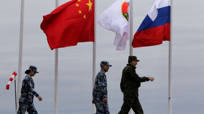 Российско-китайские военно-морские учения. Архивное фото Российско-китайские военно-морские учения. Архивное фото