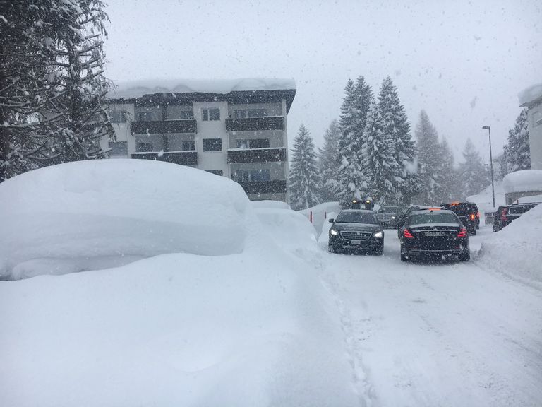 Погодные условия привели к проблемам с передвижением в Давосе Погодные условия привели к проблемам с передвижением в Давосе