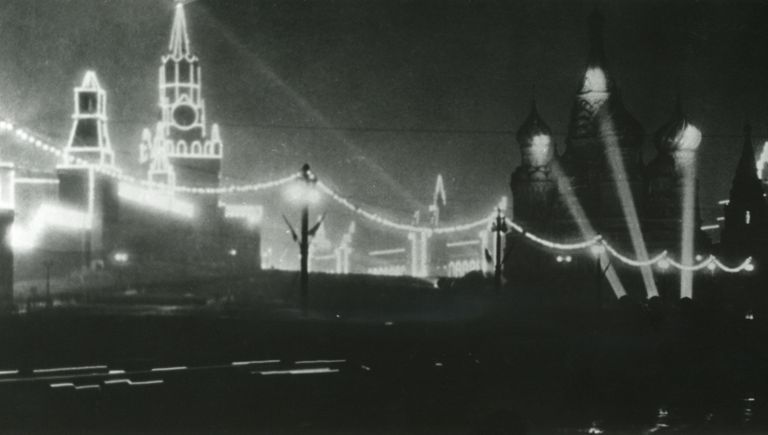 Иллюминация Кремля в честь 800-летия Москвы в 1947 году Иллюминация Кремля в честь 800-летия Москвы в 1947 году