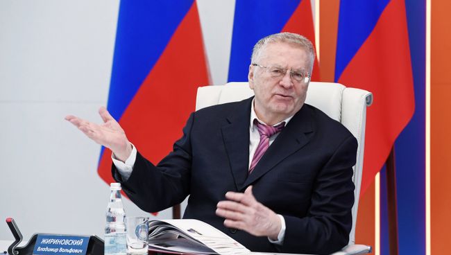 Кандидат в президенты РФ от ЛДПР Владимир Жириновский в Национальном центре управления в кризисных ситуациях МЧС России в Москве. 23 января 2018 Кандидат в президенты РФ от ЛДПР Владимир Жириновский в Национальном центре управления в кризисных ситуациях МЧС России в Москве. 23 января 2018