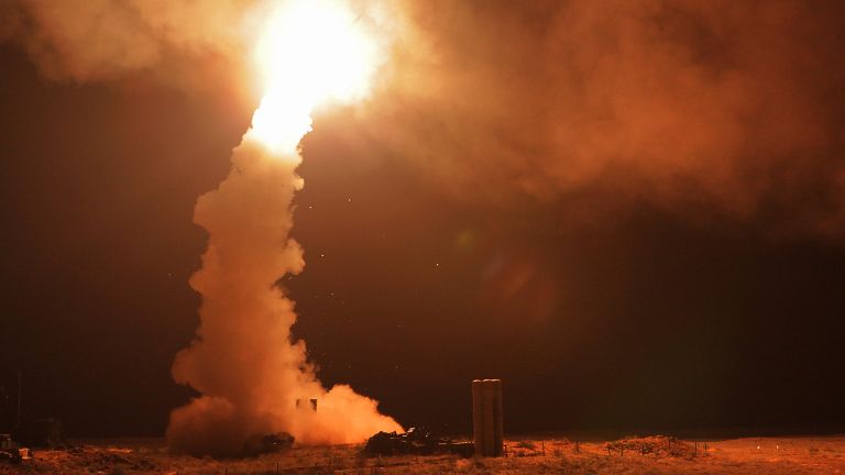 Ночной пуск ракет зенитными ракетными системами С-400 Триумф на полигоне Ашулук в Астраханской области во время тактических учений войск ВКО РФ Ночной пуск ракет зенитными ракетными системами С-400 Триумф на полигоне Ашулук в Астраханской области во время тактических учений войск ВКО РФ