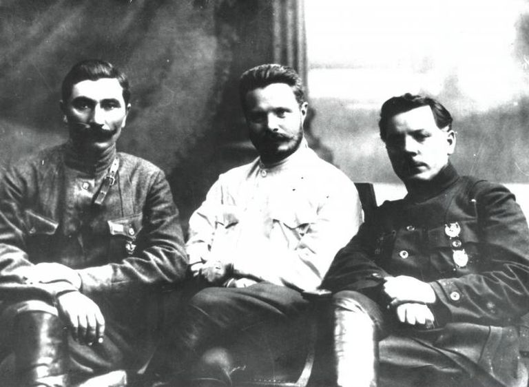 Семен Буденный, Михаил Фрунзе, Климент Ворошилов. 1921 год Семен Буденный, Михаил Фрунзе, Климент Ворошилов. 1921 год