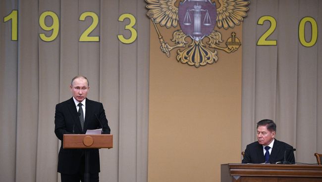 Президент РФ Владимир Путин и председатель Верховного суда РФ Вячеслав Лебедев на торжественном собрании, посвящённом 95-летию Верховного суда России. 23 января 2018 Президент РФ Владимир Путин и председатель Верховного суда РФ Вячеслав Лебедев на торжественном собрании, посвящённом 95-летию Верховного суда России. 23 января 2018