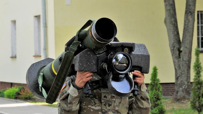 Американский переносной противотанковый ракетный комплекс (ПТРК) Javelin. Архивное фото Американский переносной противотанковый ракетный комплекс (ПТРК) Javelin. Архивное фото
