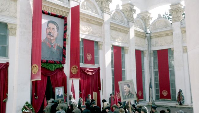 Кадр из фильма Смерть Сталина Кадр из фильма Смерть Сталина