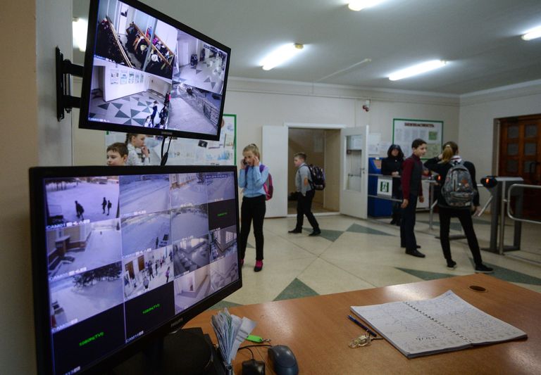 Пост охраны в средней общеобразовательной школе №210 в Новосибирске