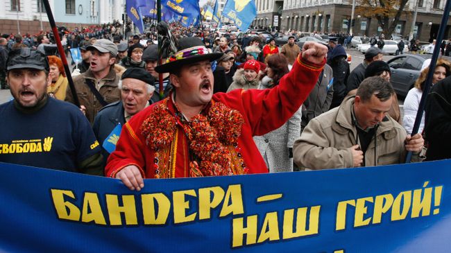 Во время марша националистов в честь годовщины Украинской повстанческой армии* в Киеве. Архивное фото Во время марша националистов в честь годовщины Украинской повстанческой армии* в Киеве. Архивное фото