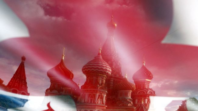 Отражение Собора Василия Блаженного в изображении флага Великобритании Отражение Собора Василия Блаженного в изображении флага Великобритании
