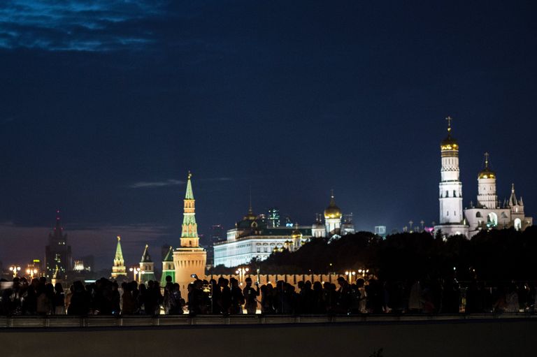Вид на Московский Кремль из природно-ландшафтного парка Зарядье Вид на Московский Кремль из природно-ландшафтного парка Зарядье