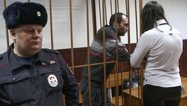 Въехавший в остановку на проспекте Мира водитель внедорожника Александр Овечкин в Таганском суде