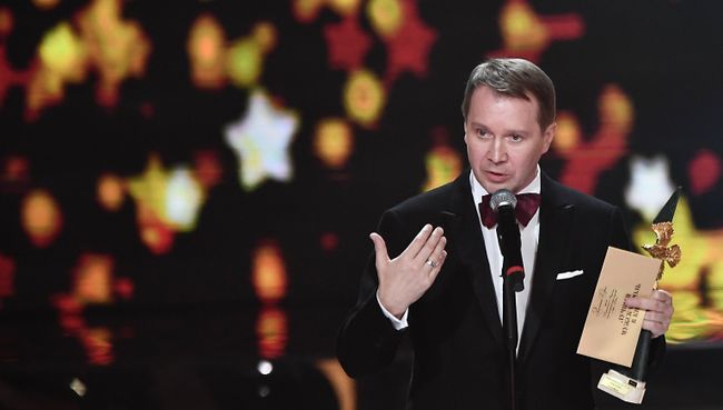 Актер Евгений Миронов, завоевавший приз в номинации Лучшая мужская роль в кино за фильм Время первых, на церемонии вручения премии Золотой Орел. 26 января 2018 Актер Евгений Миронов, завоевавший приз в номинации Лучшая мужская роль в кино за фильм Время первых, на церемонии вручения премии Золотой Орел. 26 января 2018