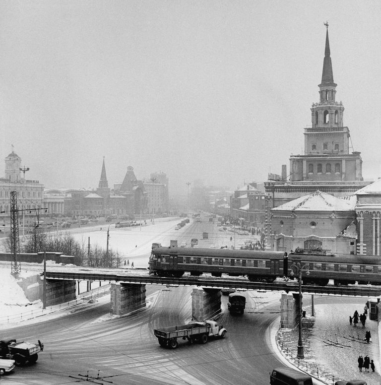 Комсомольская площадь в Москве