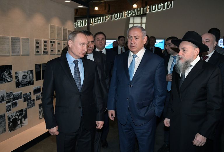 Президент РФ Владимир Путин, премьер-министр Израиля Биньямин Нетаньяху и президент федерации еврейских общин России Александр Борода в Еврейском музее и центре толерантности. 29 января 2018