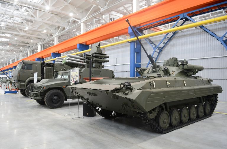 Военная техника в цехе Конструкторского бюро приборостроения имени академика А. Г. Шипунова в Туле Военная техника в цехе Конструкторского бюро приборостроения имени академика А. Г. Шипунова в Туле