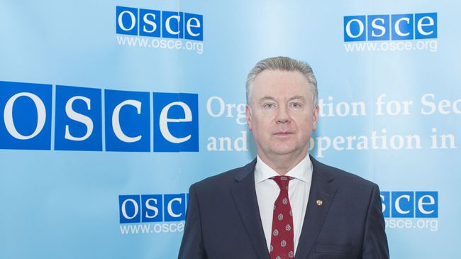 Постпред России при ОБСЕ Александр Лукашевич. Архивное фото