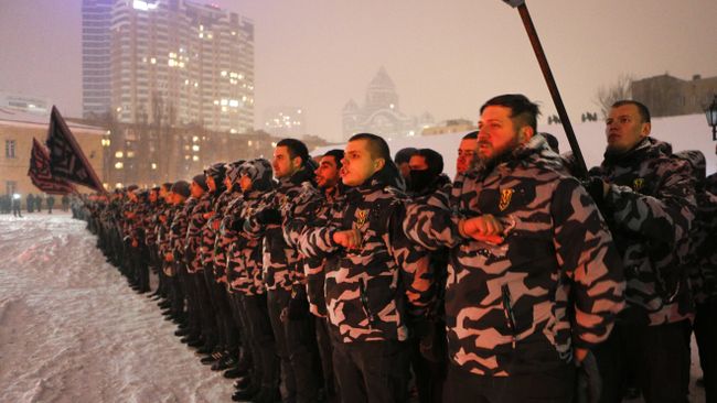 Волонтеры Национальной дружины во время марша в центре Киева. 28 января 2018. Архивное фото Волонтеры Национальной дружины во время марша в центре Киева. 28 января 2018. Архивное фото