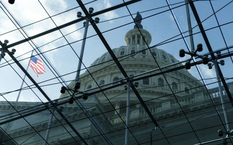 Здание конгресса США на Капитолийском холме в Вашингтоне
