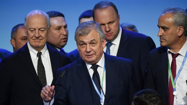 Специальный представитель президента РФ по сирийскому урегулированию Александр Лаврентьев на конгрессе сирийского национального диалога в Сочи. 30 января 2018 Специальный представитель президента РФ по сирийскому урегулированию Александр Лаврентьев на конгрессе сирийского национального диалога в Сочи. 30 января 2018