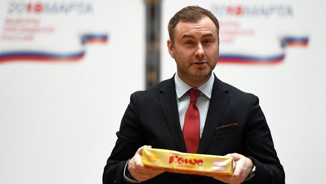 Кандидат в президенты РФ от партии Социальная защита Михаил Козлов во время передачи подписей в ЦИК РФ. 31 января 2018 Кандидат в президенты РФ от партии Социальная защита Михаил Козлов во время передачи подписей в ЦИК РФ. 31 января 2018