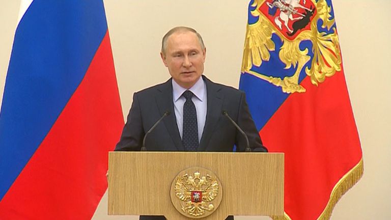 Путин попросил прощения у олимпийцев за ситуацию вокруг Игр-2018 Путин попросил прощения у олимпийцев за ситуацию вокруг Игр-2018
