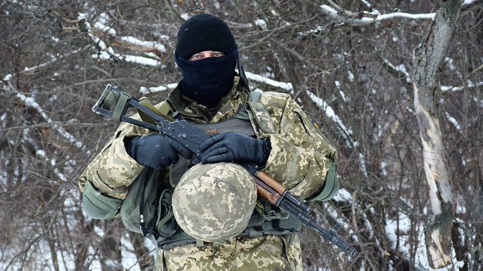 Военнослужащий вооруженных сил Украины на линии разграничения в Донбассе Военнослужащий вооруженных сил Украины на линии разграничения в Донбассе - РИА Новости, 1920, 27.01.2022