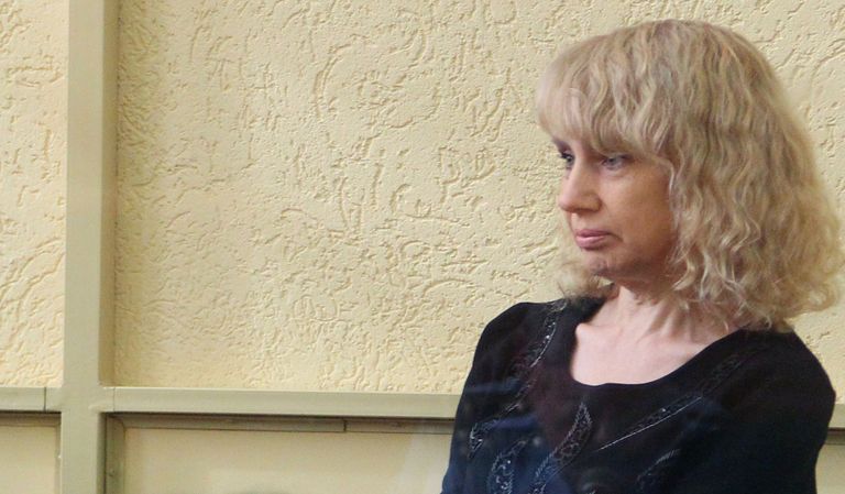 Инесса Тарвердиева, обвиняемая в бандитизме и убийствах, во время судебного заседания в Ростовском областном суде Инесса Тарвердиева, обвиняемая в бандитизме и убийствах, во время судебного заседания в Ростовском областном суде