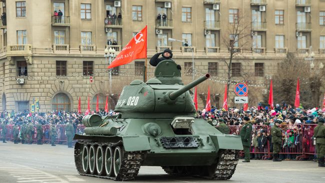 Парад войск в честь Сталинградской Победы в Волгограде