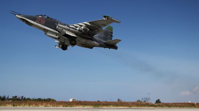 Российский штурмовик Су-25 взлетает с авиабазы Хмеймим. Архивное фото Российский штурмовик Су-25 взлетает с авиабазы Хмеймим. Архивное фото