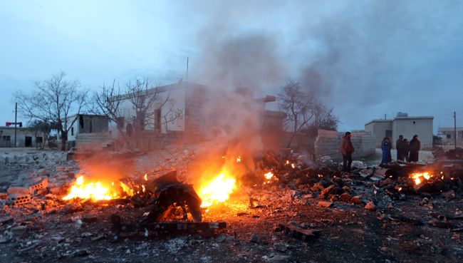 Обломки сбитого боевиками российского самолета Су-25 в Сирии. Архивное фото Обломки сбитого боевиками российского самолета Су-25 в Сирии. Архивное фото