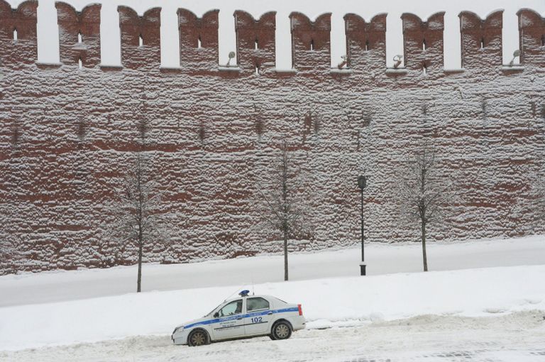 Полицейский автомобиль на Васильевском спуске в Москве. 4 февраля 2018 Полицейский автомобиль на Васильевском спуске в Москве. 4 февраля 2018