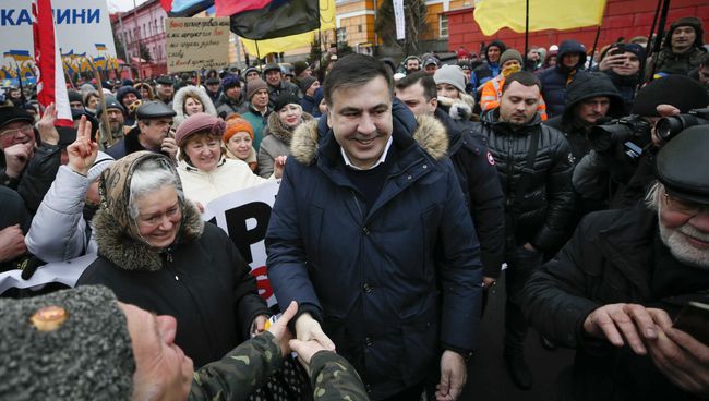 Михаил Саакашвили и его сторонники во время марша за импичмент президента Украины Петра Порошенко в Киеве, Украина. 4 февраля 2018 Михаил Саакашвили и его сторонники во время марша за импичмент президента Украины Петра Порошенко в Киеве, Украина. 4 февраля 2018