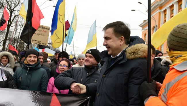 Лидер политической партии Рух нових сил Михаил Саакашвили во время митинга с требованием отставки президента Украины Петра Порошенко. 4 февраля 2018 Лидер политической партии Рух нових сил Михаил Саакашвили во время митинга с требованием отставки президента Украины Петра Порошенко. 4 февраля 2018